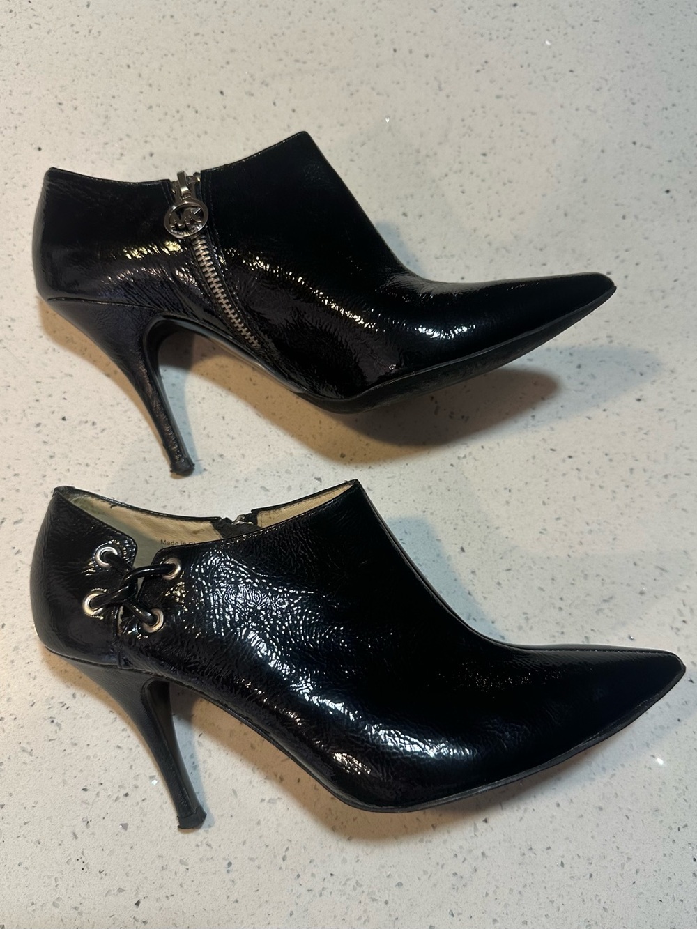 Michael Kors black patent leather ankle booties w pointed toes / EUC